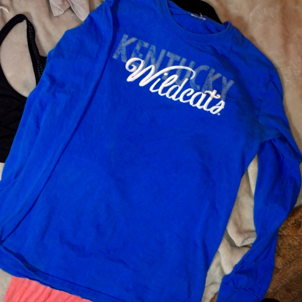 Long sleeve small KY wildcat tee shirt